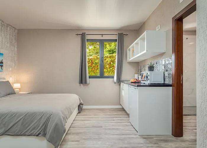 Madeira Sunrise Bed & Breakfast *